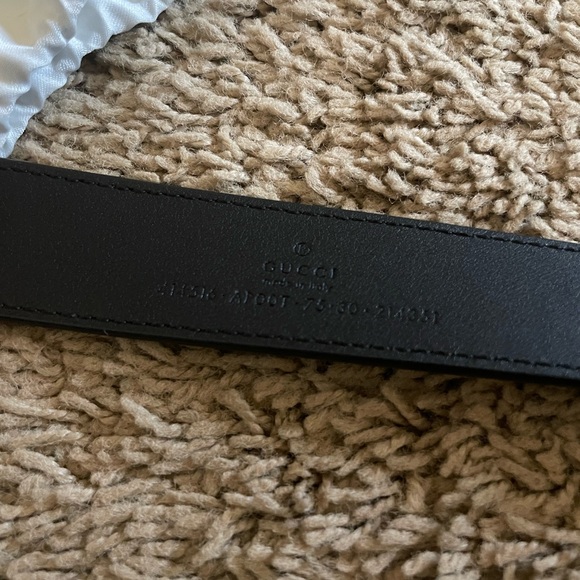 Gucci Marmont Thin Belt size 75. Never worn perfect condition in dust bag! - Picture 3 of 5